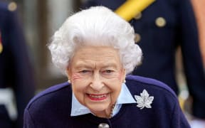 (FILES) In this file photo taken on October 6, 2021 Britain's Queen Elizabeth II gestures as she meets representatives of the Royal Regiment of Canadian Artillery to mark the 150th Anniversary of the foundation of A and B Batteries, at Windsor Castle, Windsor. - A
