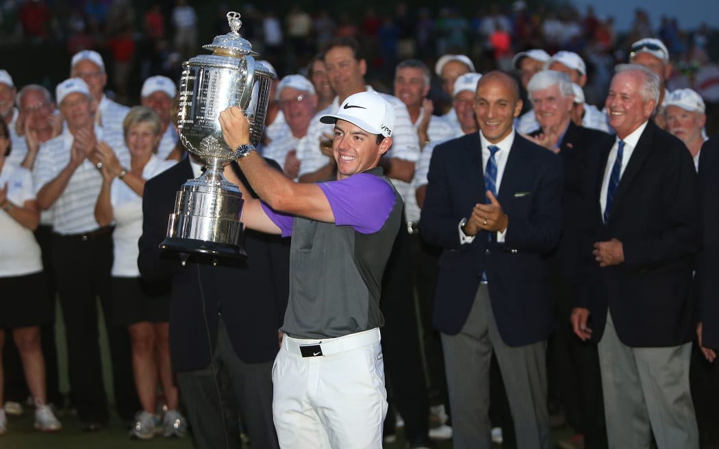 Rory McIlroy lifts the PGA Championship trophy, 2014.