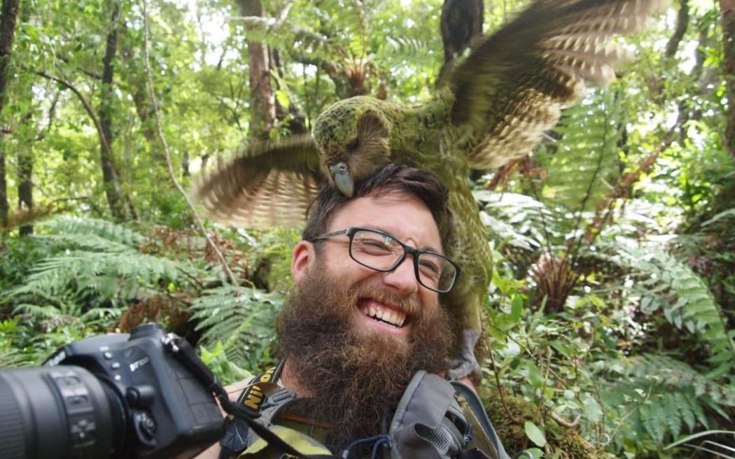Sirocco gets close with another photographer.