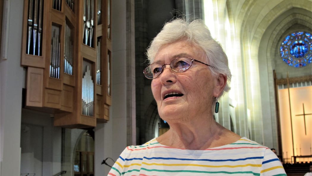 Dr Elizabeth Niven