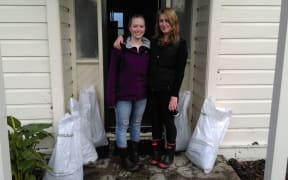 Courtney Eaton and Alice Richards are looking for friends to stay with after being told to move out of their Kirkcauldy Street flat, within 24 hours, at 7pm last night.