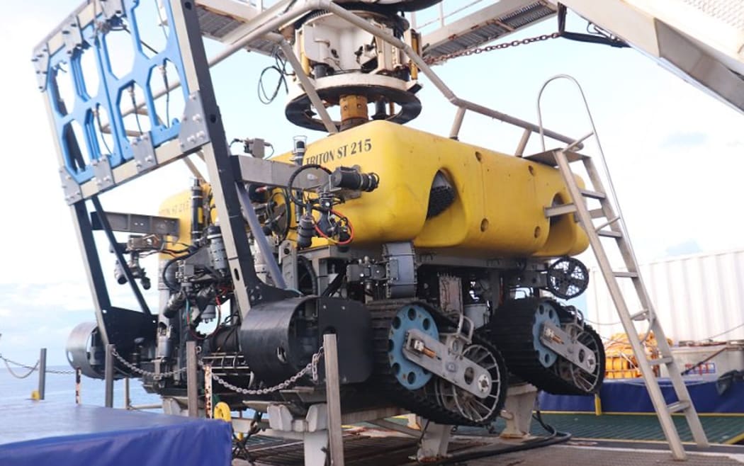 A ship has arrived in Tonga to begin cable repairs