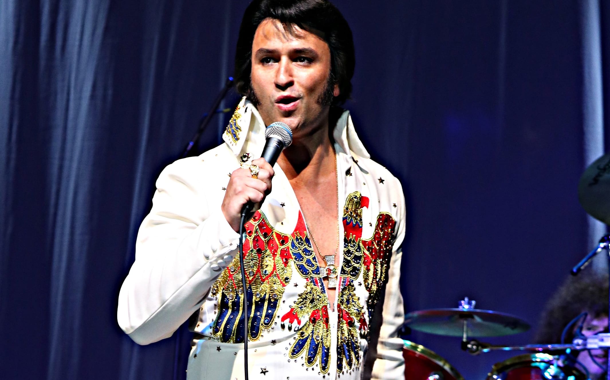 Elvis impersonator, Che Orton.