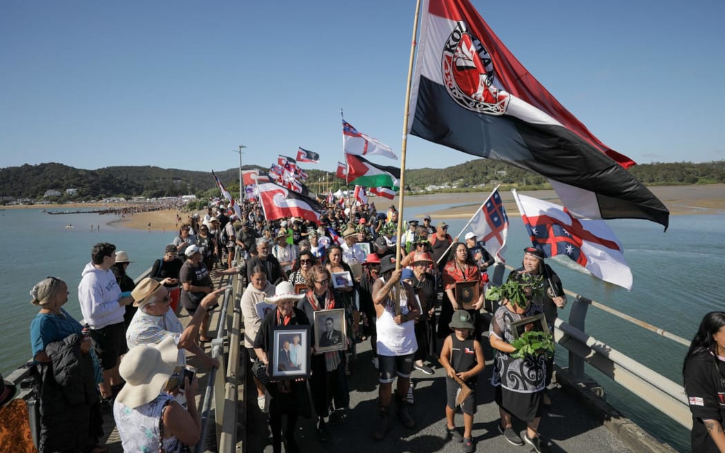 The hikoi crossing Waitangi Bridge.