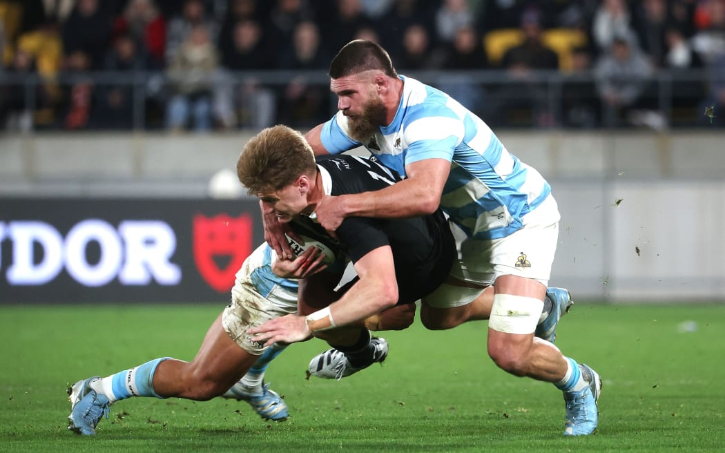 Marcos Kremer of Argentina, tackles Jordie Barrett of the All Blacks.