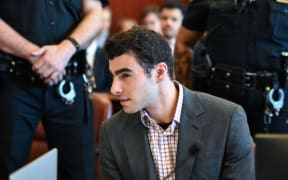 Luigi Mangione (R) confers with his attorney Jacob Kaplan (L) at Manhattan Supreme Court during an evidentiary hearing in the murder case of UnitedHealthcare CEO Brian Thompson, in New York, on December 1, 2025.