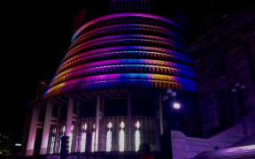 beehive light shoq