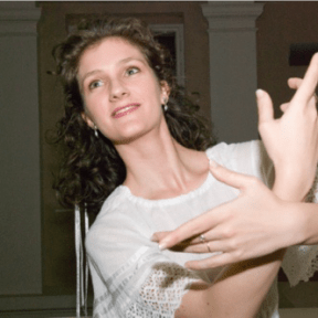 publicity shot of Serbian composer Ana Kazimić