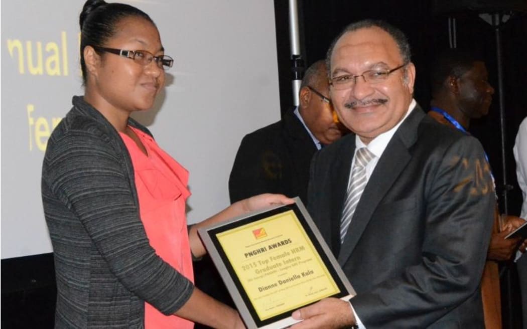 PNG Prime Minister Peter O'Neill presents an award at the PNG Human Resource Institute National Congress.