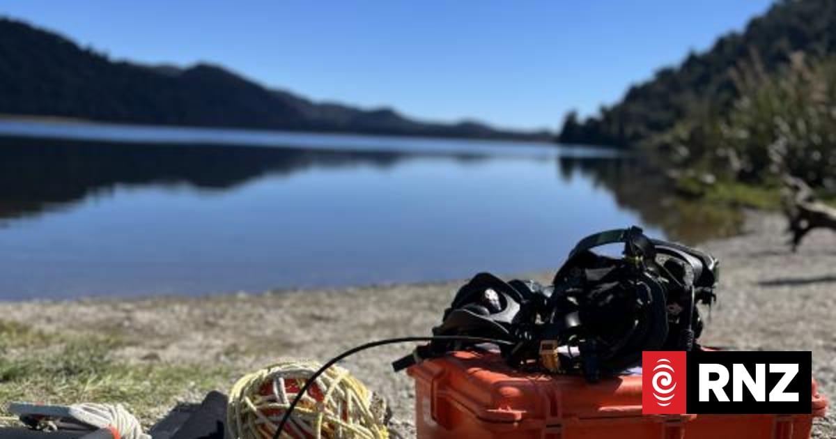 Search for missing plane in southern lake ends with no answers
