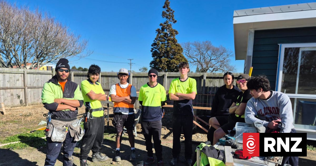 Building programme helps hard-to-reach kids into construction careers | RNZ