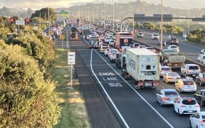 Traffic on the south-western heading toward waterview tunnel.