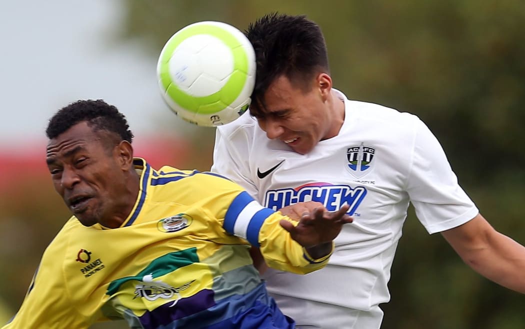 Auckland's Te Atawhai Hudson-Wihongi gets the better of Lae City Dwellers Raymond Gunemba.