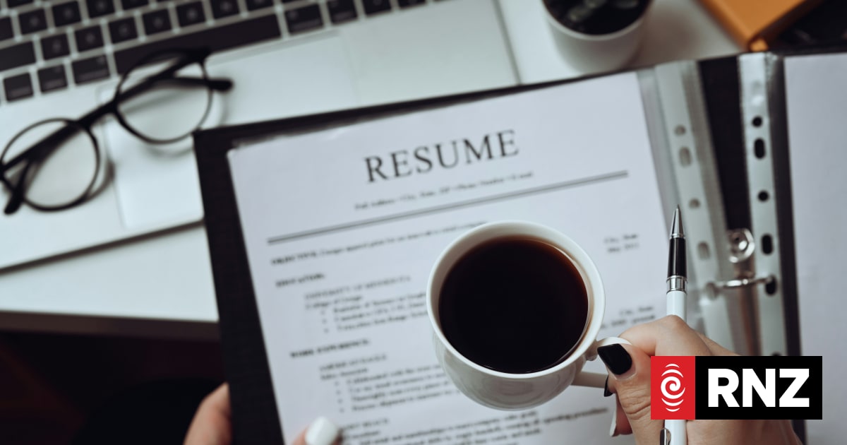 The dos and don'ts of job hunting while still employed