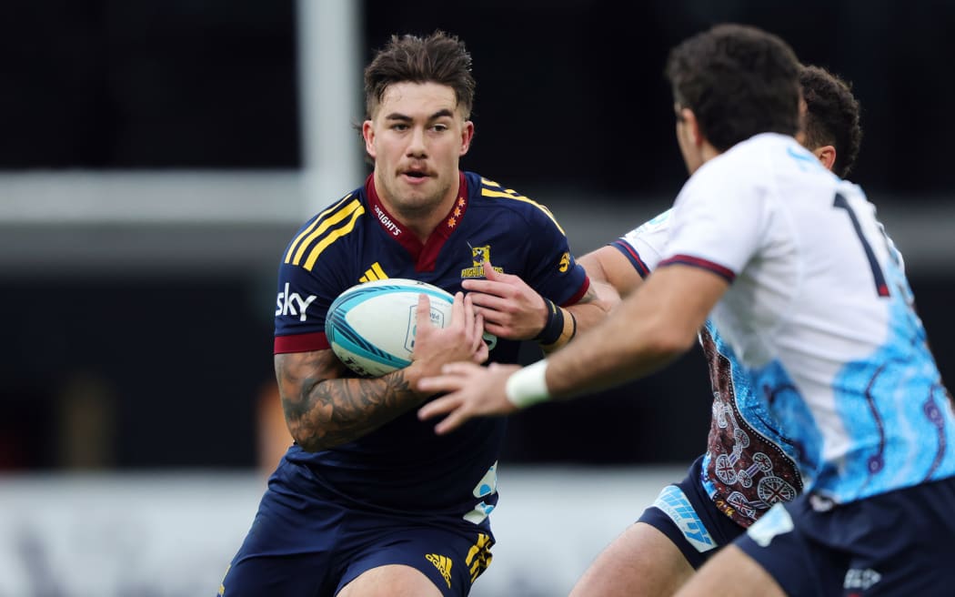 Connor Garden-Bachop in action against the Waratahs in 2022.