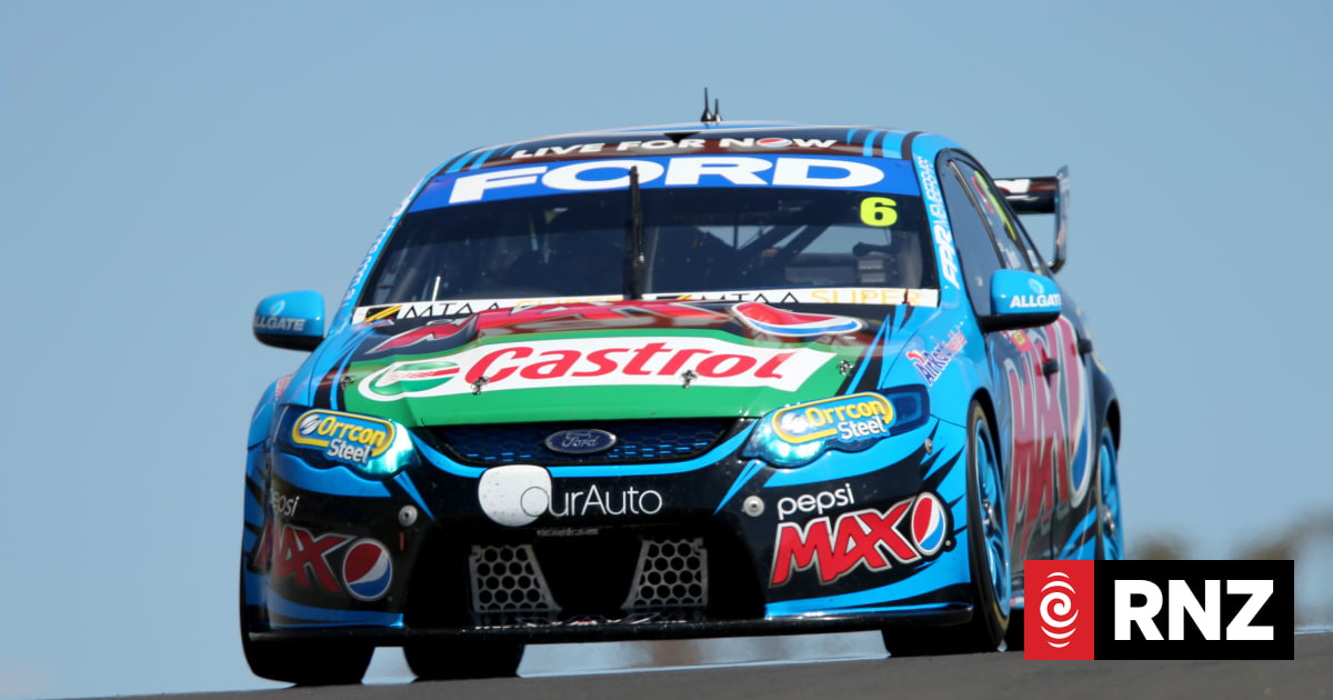 Crash breaks Mostert's leg, officials hurt | RNZ