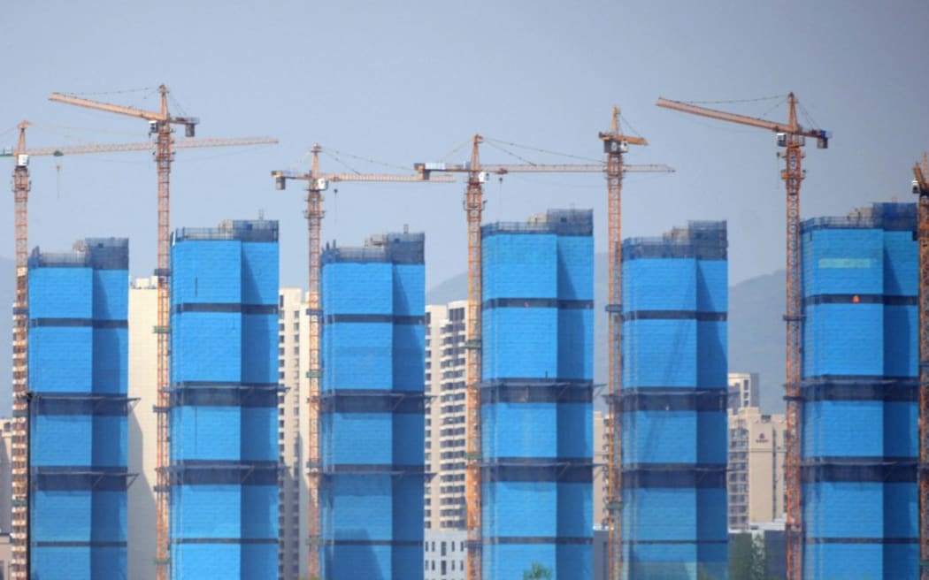 ?	High-rise apartments are under construction in Nanjing, Jiangsu province on April 11, 2023. ( The Yomiuri Shimbun ) (Photo by Ichiro Ohara / Yomiuri / The Yomiuri Shimbun via AFP)