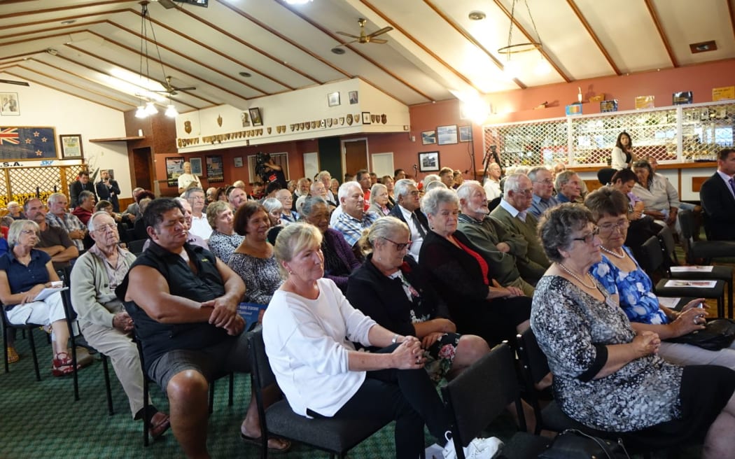 Crowd at Kaikohe RSA to meet Northland by-election candidates.