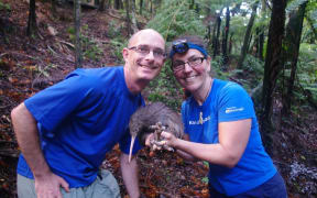 Stephen Marsland and Isabel Castro with Blandy the kiwi, a main participant of this research.