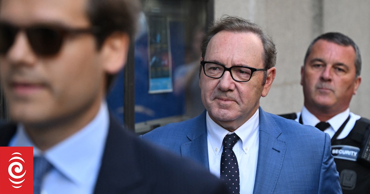 Kevin Spacey muss den Produzenten von House of Cards 31 Millionen Dollar ...