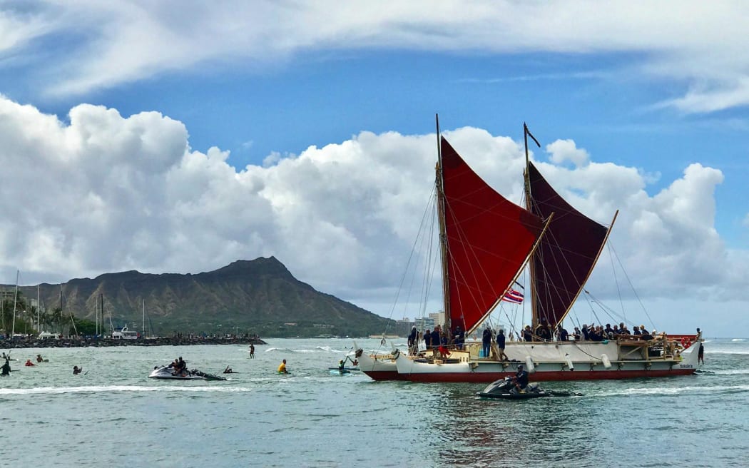 Hokule'a returns home to Hawaii