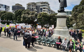 Rally at Parliament supporting funding of two medicines to treat advanced breast cancer