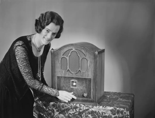 Radio Advertisment, circa 1930, New Zealand, by Gordon Burt, Gordon H. Burt Ltd. Purchased 1999 with New Zealand Lottery Grants Board funds. Te Papa (C.024964). https://collections.tepapa.govt.nz/object/539342