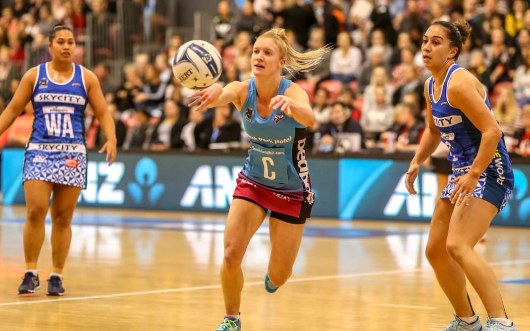 Southern Steel mid-courter Shannon Francois in action against the Northern Mystics