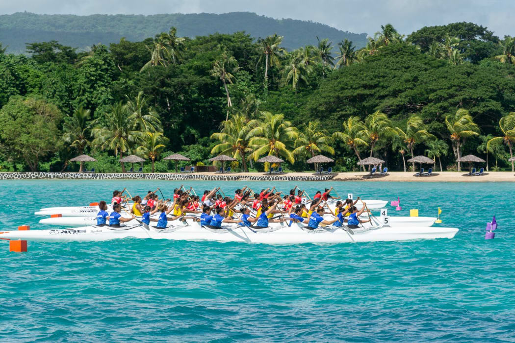 Va'a teams line up