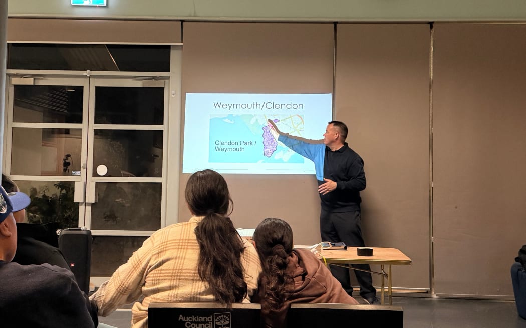 Clendon residents in Manurewa discussed the proposed fortnightly rubbish bin collections trial which would affect them.