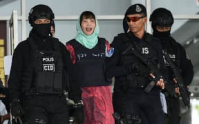 Vietnamese national Doan Thi Huong (C) is escorted by Malaysian police out of the High Court in Shah Alam on April 1, 2019.