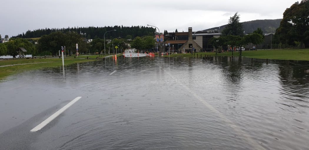 The view towards the Wanaka shops on Ardmore Street.