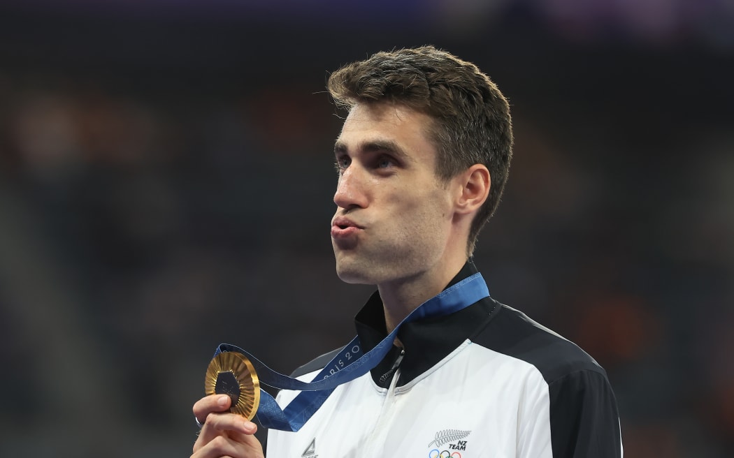 Hamish Kerr from New Zealand with his Olympic gold medal after winning the men’s high jump final in Paris 2024.