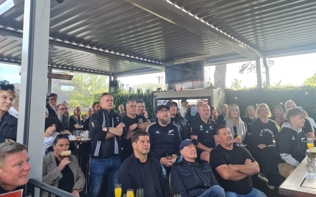 Cantabrian All Blacks fans are on edge at No. 4 restaurant and bar as the Rugby World Cup final enters its final stanzas.