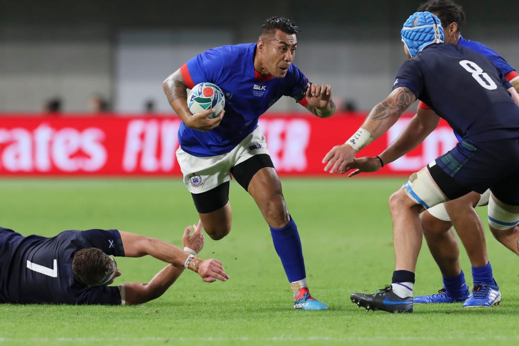 Samoa's Tusi Pisi takes on former Hurricanes teammate Blade Thompson.