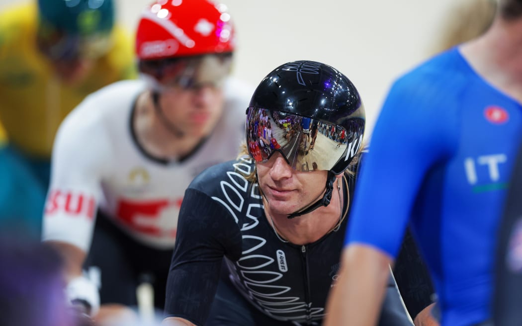 Picture by Ed Sykes/SWpix.com - 08/08/2024 -  Paris 2024 Olympic Games - Track Cycling - National Velodrome, Saint-Quentin-en-Yvelines, France - Men's Omnium, Points Race 4/4 - Aaron Gate (New Zealand)