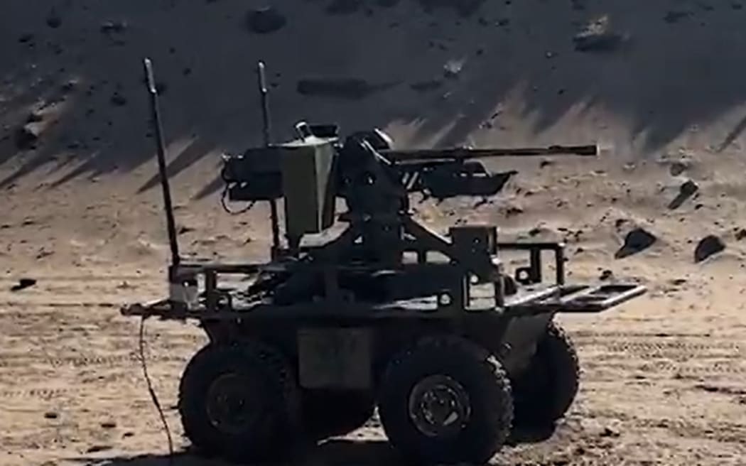 A mostly robotised machine gun used in Ukraine that relies on a smartphone camera matched with video-game targeting.