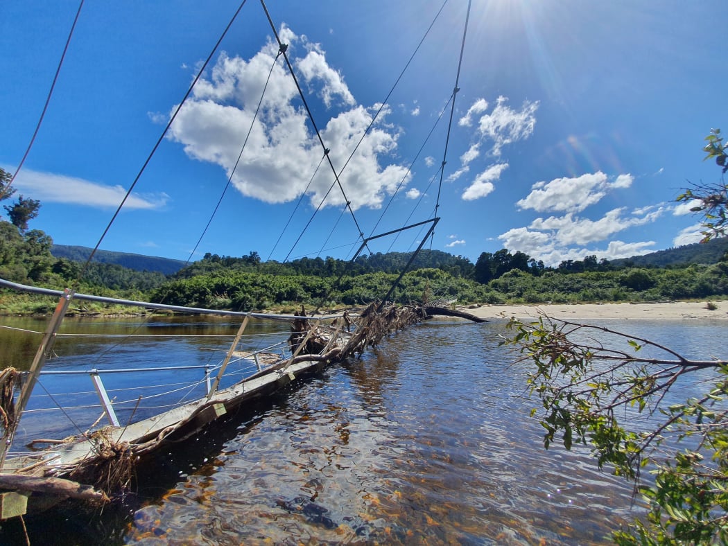 Engineers have found the 147-metre long flood-damaged Heaphy Bridge on the Heaphy Track, cannot be repaired.