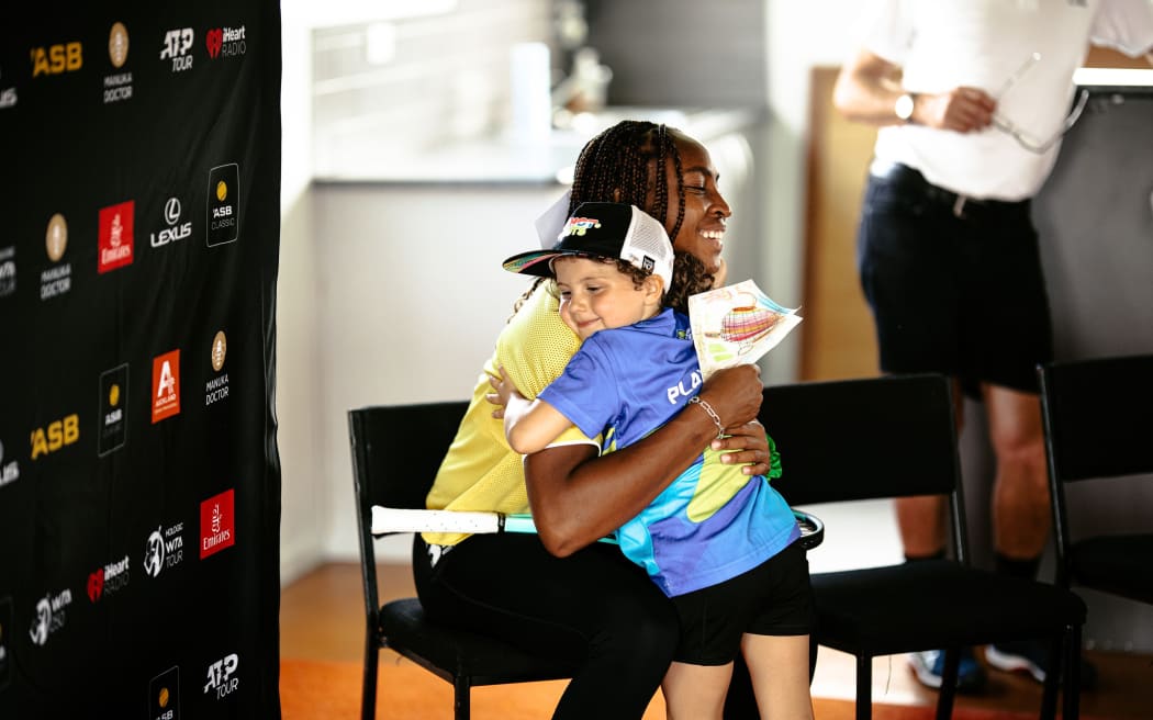 Coco Gauff greets a young fan at Te Atatu Tennis Club in the lead up to the 2024 ASB Classic.