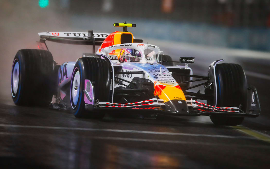 30 LAWSON Liam (nzl), Visa Cash App RB F1 Team VCARB02, action during the 2025 Formula 1 Las Vegas Grand Prix.