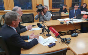 Peter Boshier and Trevor Mallard at Parliament’s Governance and Administration Committee.