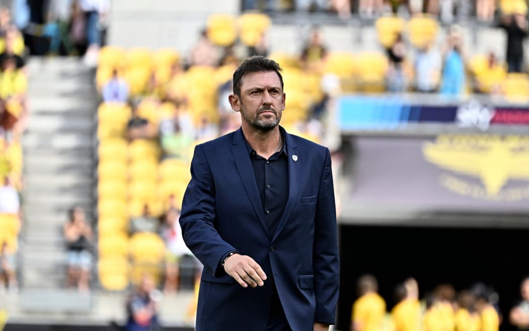 Coach Tony Popovic of the Victory.