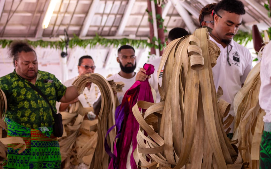 Nukunonu bearing gifts of dried pandanus leaves which are used for weaving.