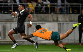 Sevu Reece of New Zealand evades a tackle from Len Ikitau of Australia.
New Zealand All Blacks v Australia Wallabies, Bledisloe Cup and Rugby Championship rugby union test match at Sky Stadium, Wellington, New Zealand on Saturday 28 September 2024. © Photo: Andrew Cornaga / Photosport