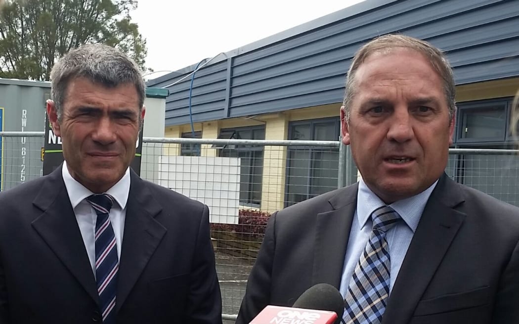 Minister of Primary Industries Nathan Guy and Andrew Coleman from MPI.
