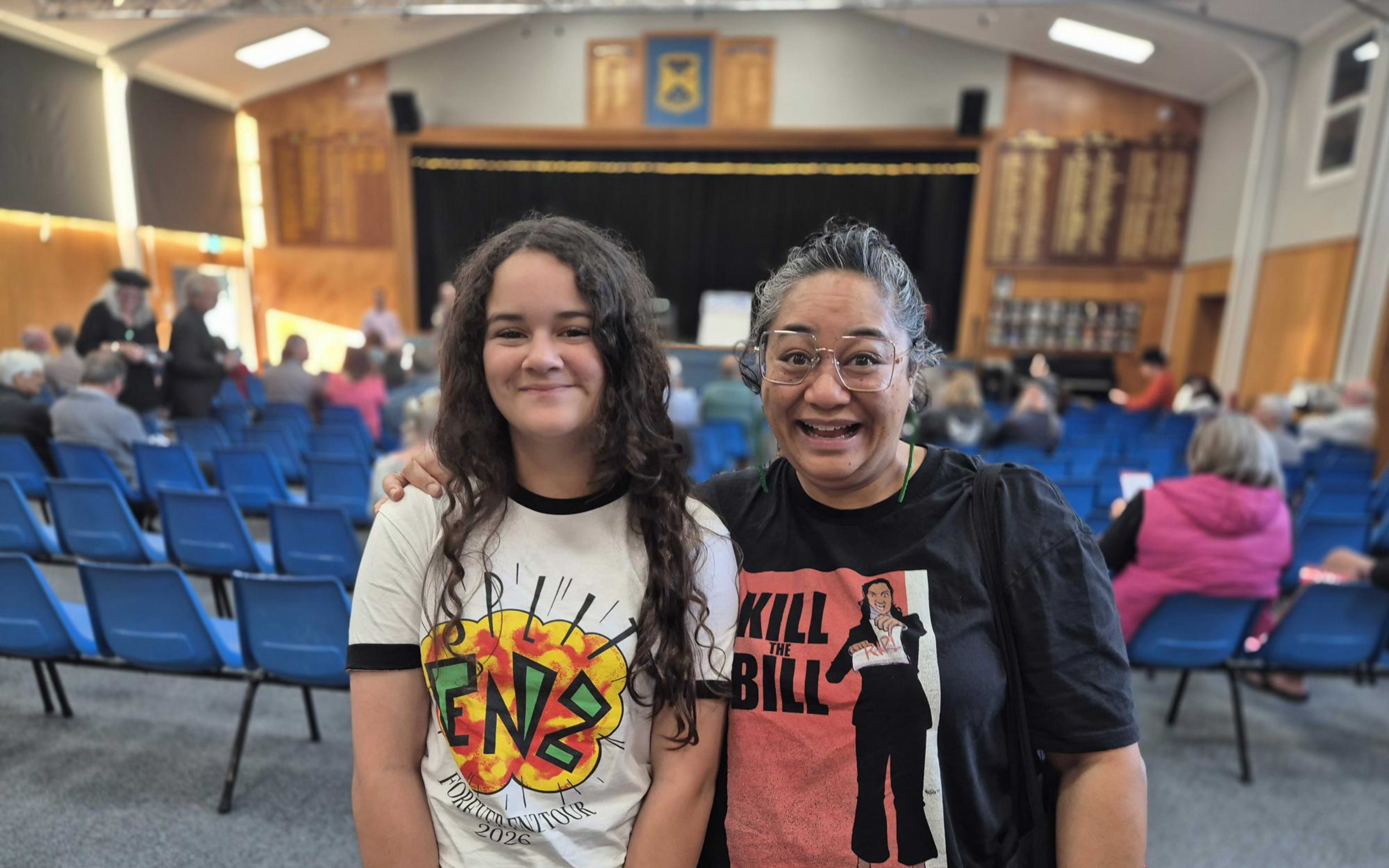 Lagi Sauni-Keys (L), 11, and her mother Ina Patisolo.