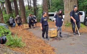 Ngāti Koroki Kahukura hapū members handover the kiwi at Kaitake