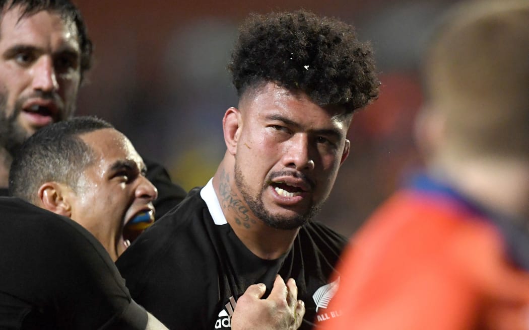 Ardie Savea has found himself in trouble again for not wearing a mouthguard.