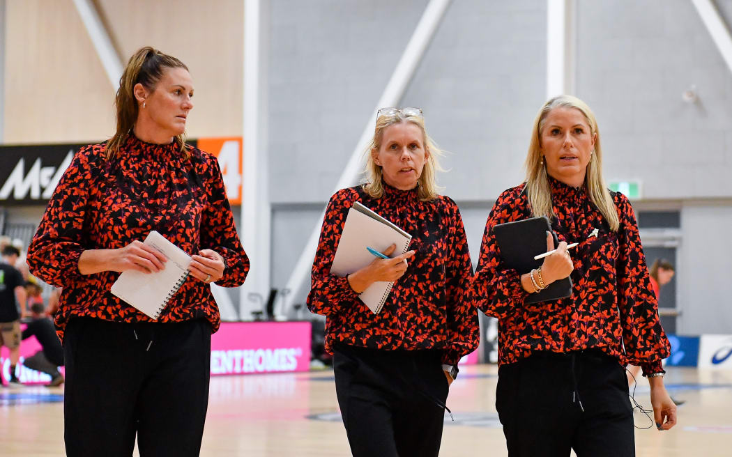 Donna Wilkins (L) as assistant coach of the Tactix, next to Julie Seymour (C) and Marianne Delaney-Hoshek.