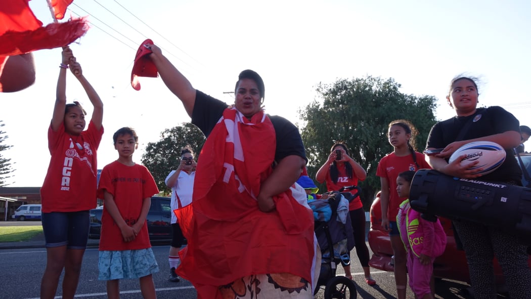 Tapaita Tukia, aka Big Mama (centre)